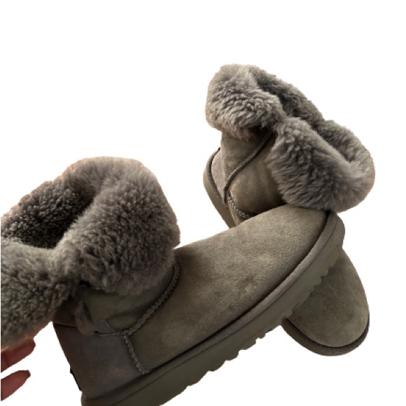 Shoes - Uggs boots women